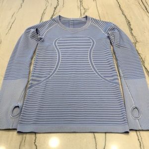 Lululemon woman’s size 2 long sleeve top